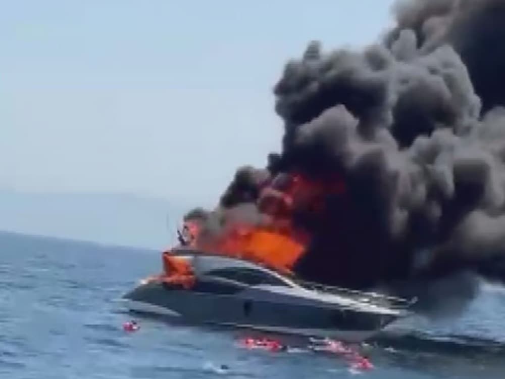 Tekne alevler içinde kaldı