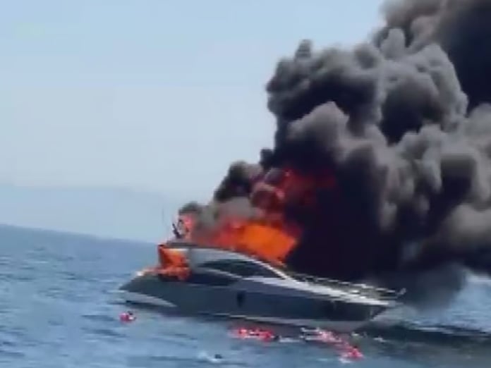 Kınalıada açıklarında tekne yangını: 12 yolcu denizden kurtarıldı