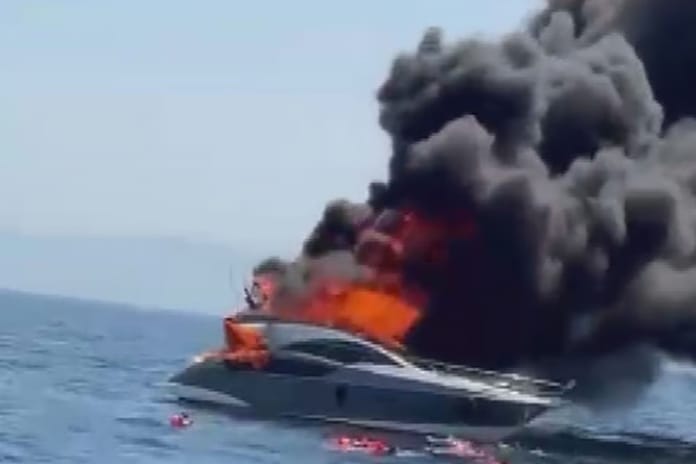 Kınalıada açıklarında tekne yangını: 12 yolcu denizden kurtarıldı