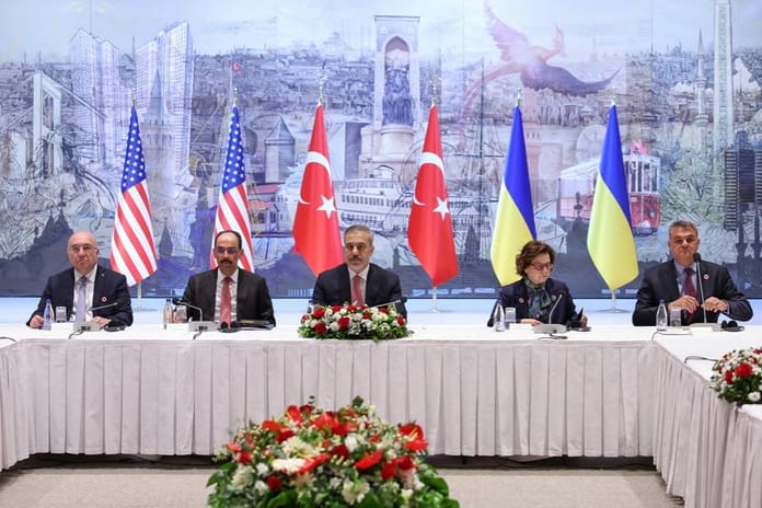 Türkiye-Ukrayna-ABD zirvesi İstanbul'da gerçekleşti