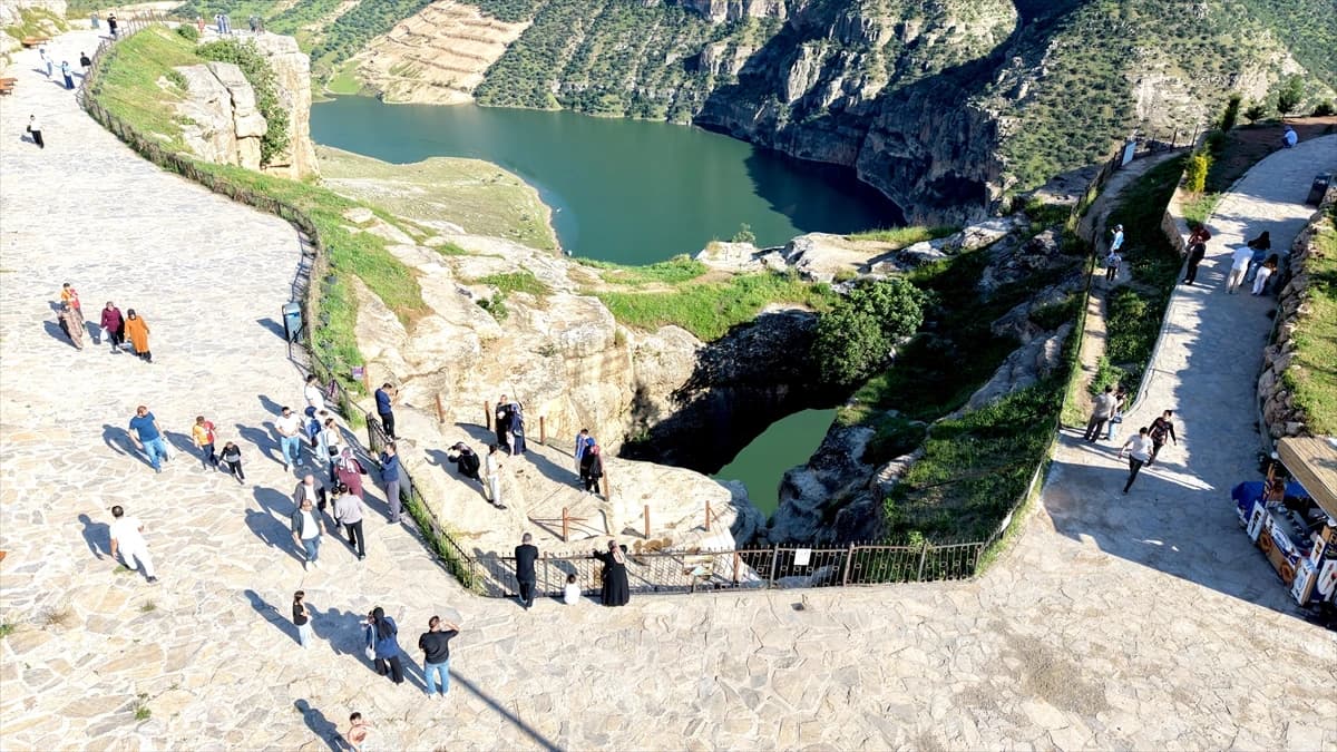 Siirt'te bulunan Botan Vadisi Milli Parkı bayram tatilinde ziyaretçi akınına uğruyor