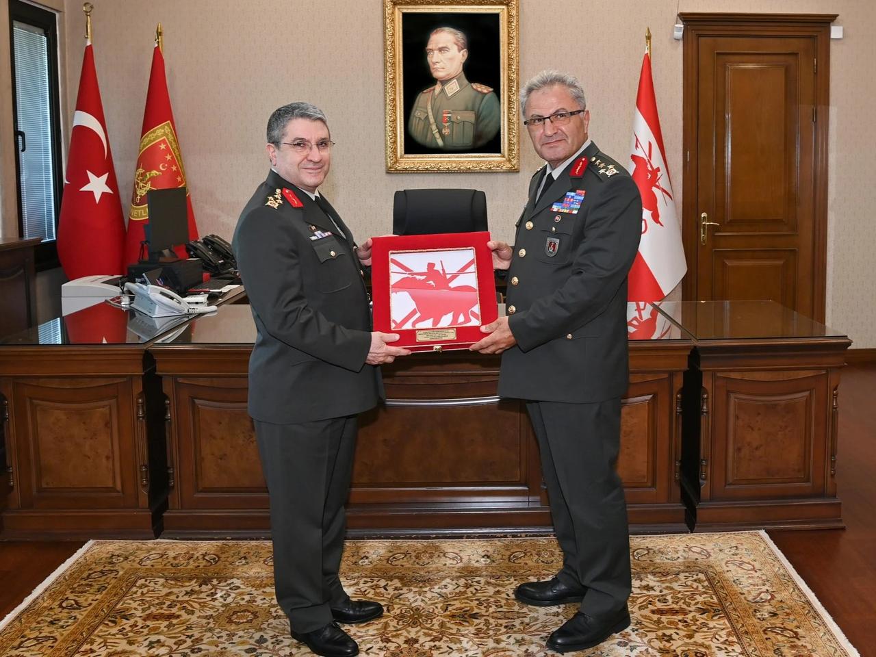 Kara Kuvvetleri Komutanlığı devir-teslim töreni
