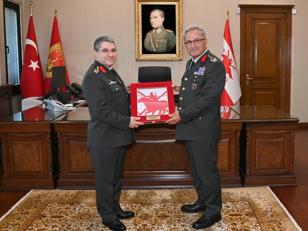 Kara Kuvvetleri Komutanlığında Devir-Teslim Töreni