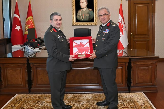 Kara Kuvvetleri Komutanlığında Devir-Teslim Töreni