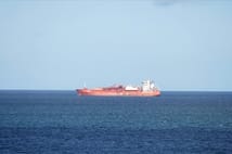 Hürmüz Boğazı kapanırsa petrolün varil fiyatı 90 dolara çıkabilir