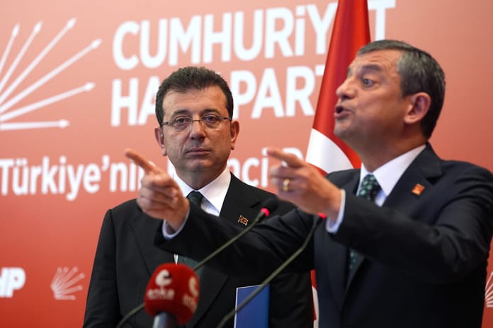 CHP'de kriz büyüyor: Özel olağanüstü kurultay kararı aldı