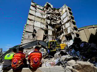 Israel, Lebanon Extend Ceasefire as Trump Seeks “Best Deal”