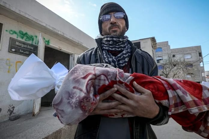 İsrail'in yardım girişine izin vermediği Gazze'de 7 aylık bebek soğuktan öldü