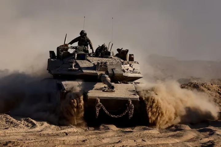 Israeli tanks close in on Gaza City, Trump to chair meeting