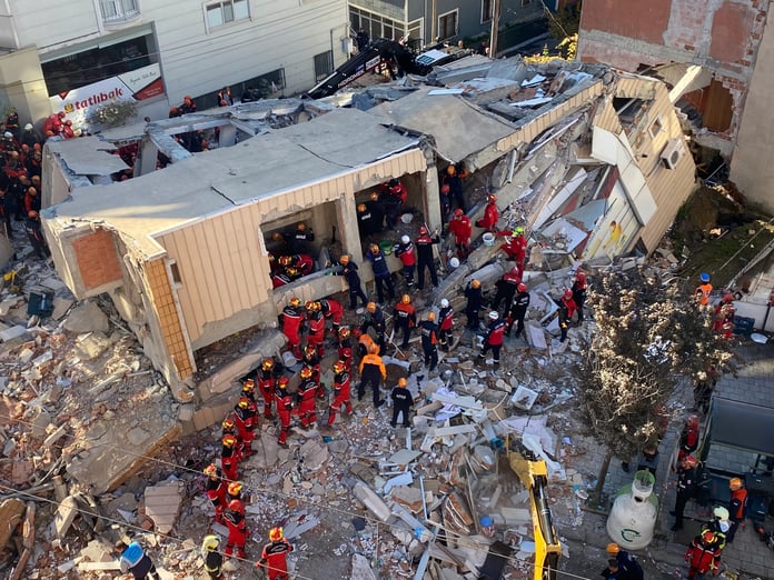 Kocaeli Gebze'de 6 katlı bina çöktü