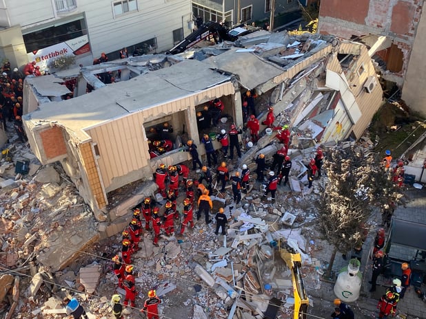 Kocaeli Gebze'de 6 katlı bina çöktü