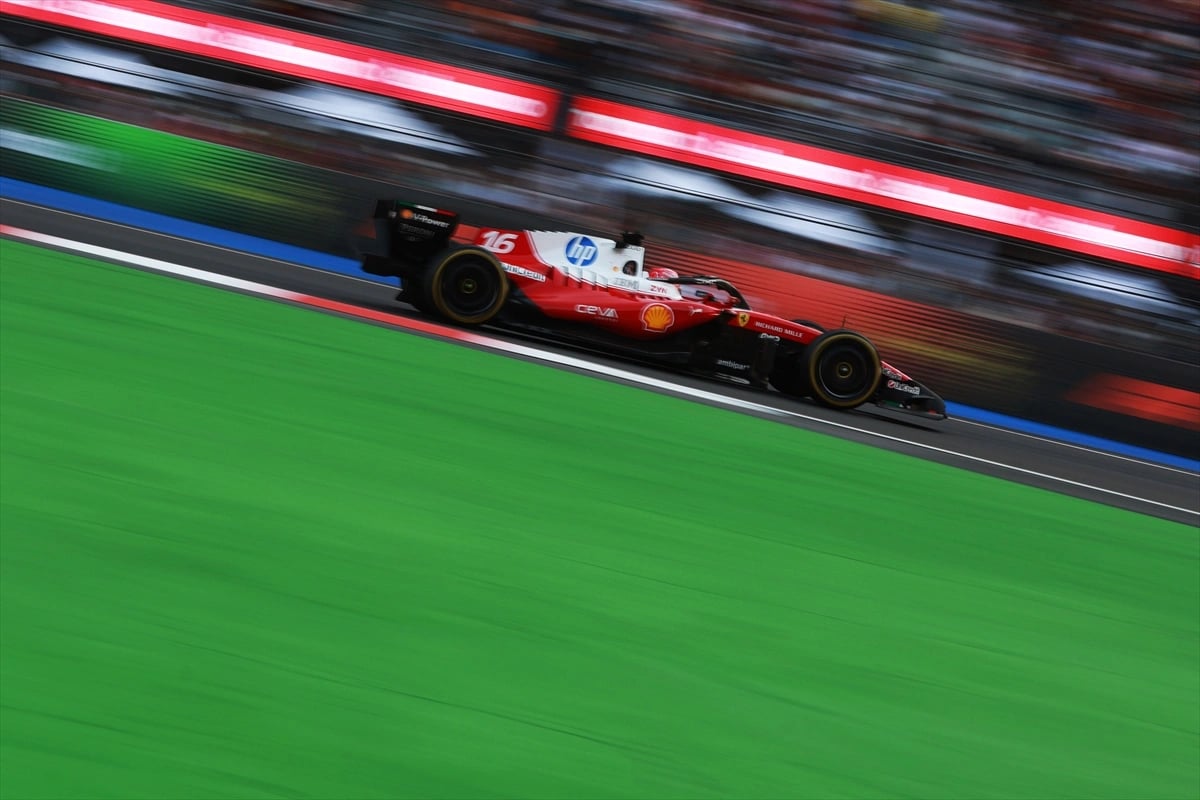 F1 Meksika GP'sinde antrenman zamanı 
