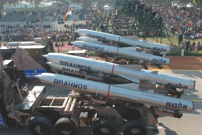 Hindistan, Pakistan ile savaşın ardından savunma ihracatını hızlandırmaya çalışıyor