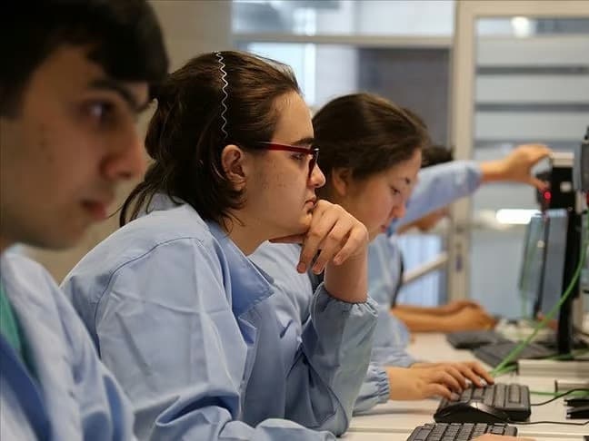 Meslek lisesi öğrencileri üzerinden usulsüz kazanç