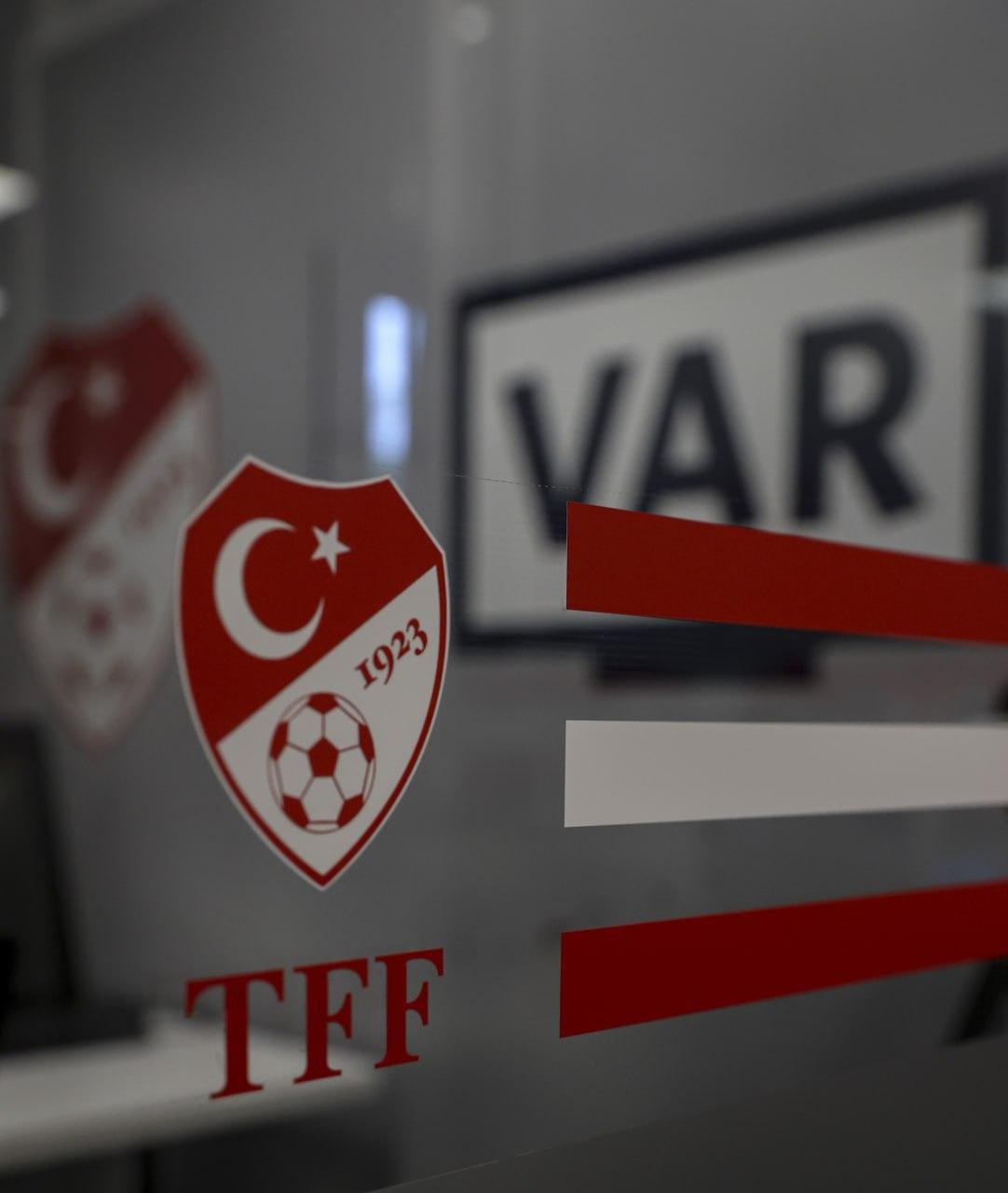 Futbol kadrosundaki değişiklikler ve hakem eleştirileri