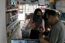 Saniyeler içinde 200 TL ile 10 TL'yi değiştirdi