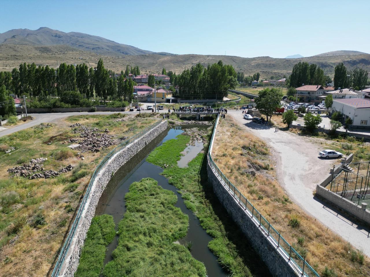 Melendiz Çayı'na karışan kanalizasyon suyu tehlike saçıyor