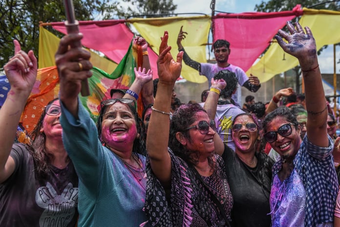 Afrika güneşinin altında Hint ezgileri