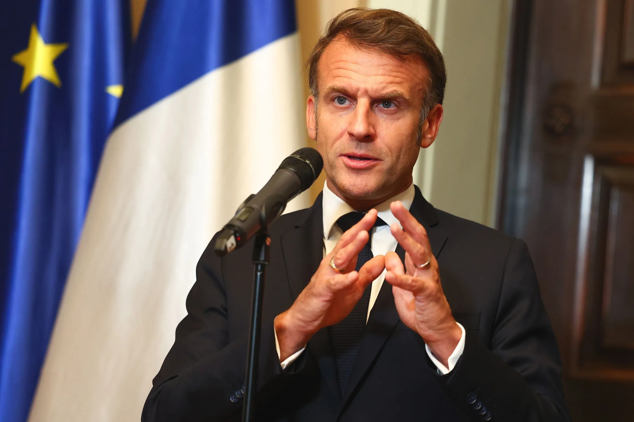 Macron Ends Visa Privileges As France-Algeria Rift Deepens