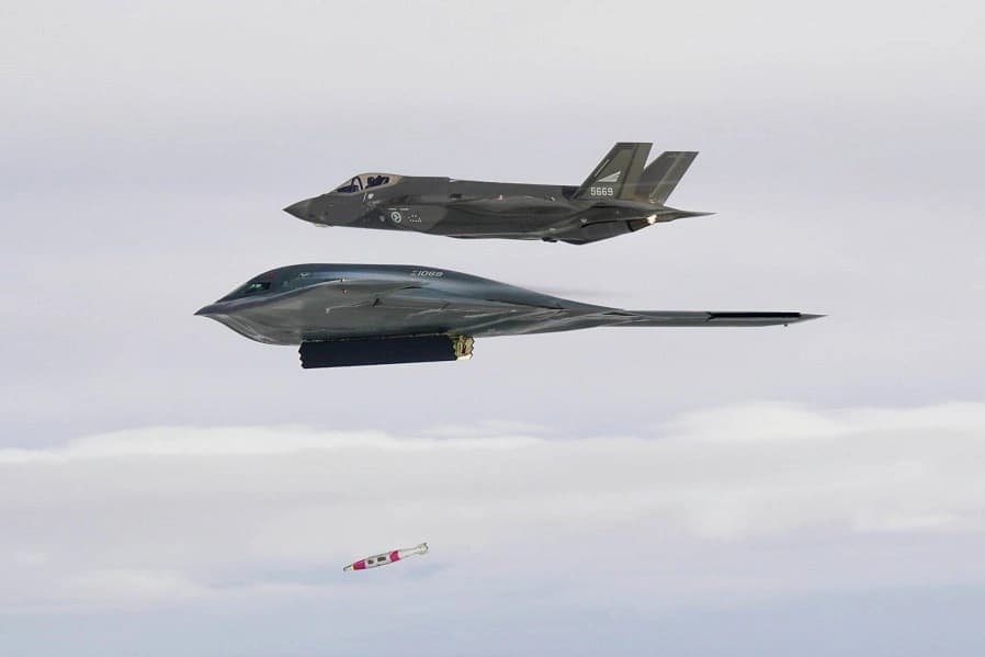 B-2 Spirit’lerden gerçek mühimmatlı vuruş eğitimi