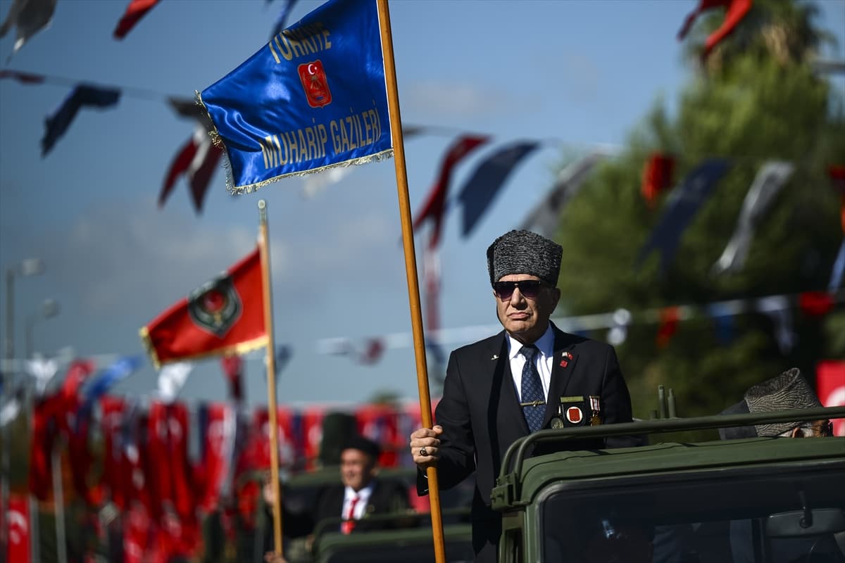 Vatan Caddesi'nde Cumhuriyet'in 102 yıllık gururu: İstanbul ayakta!