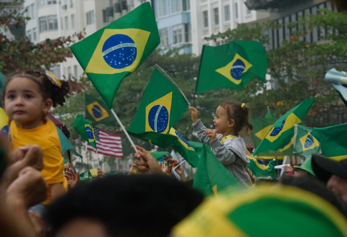 Brezilya’da Bolsonaro yanlıları af talebiyle toplandı