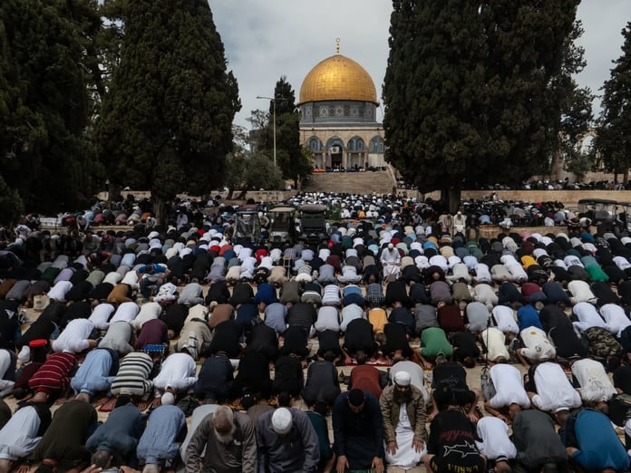 İsrail Mescid-i Aksa'yı Cuma namazına kapattı