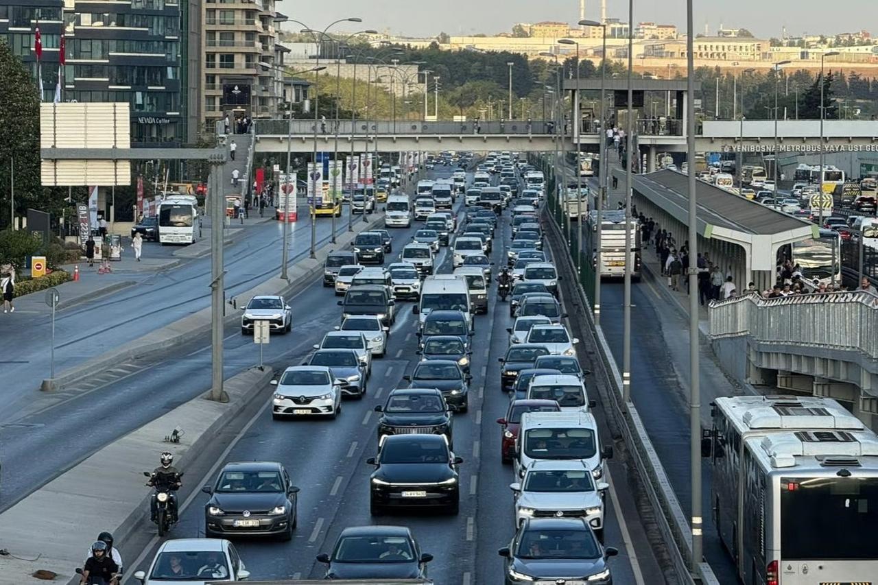 İstanbul'da okul haftası trafikle geldi