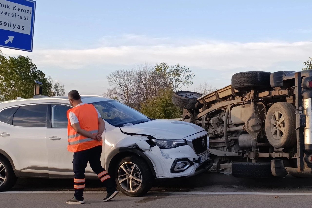 İçinde çocuk bulunan otomobili kaçırdı