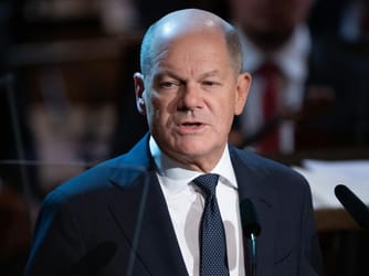 Scholz: Germany Needs Strategic Missiles