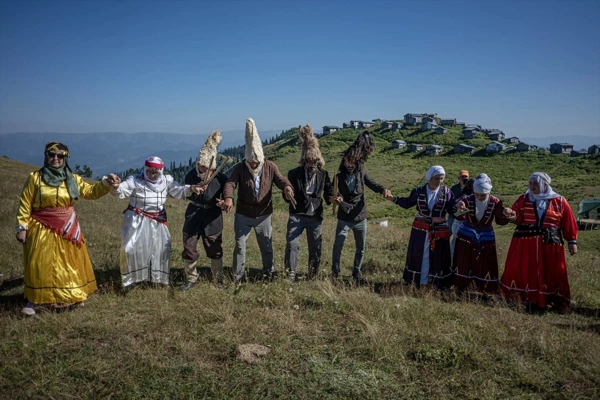 Şavşat’ın eski yılbaşı geleneği “berobana” yaylalarda yaşatılıyor