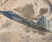 F-22 pilotları ABD'nin yeni insansız savaş uçaklarını uzaktan yönetecek