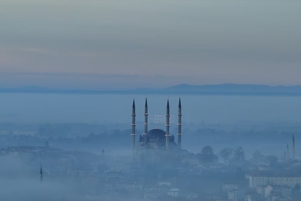 Selimiye Camisi sisle masalsı görünüme büründü