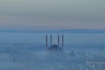 Selimiye Camisi sisle masalsı görünüme büründü