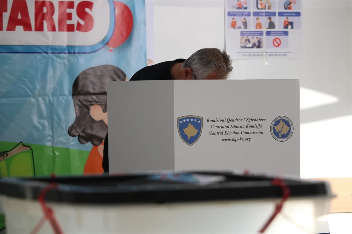 Kosova'da düzenlenen seçimlerde oy kullanma işlemi başladı