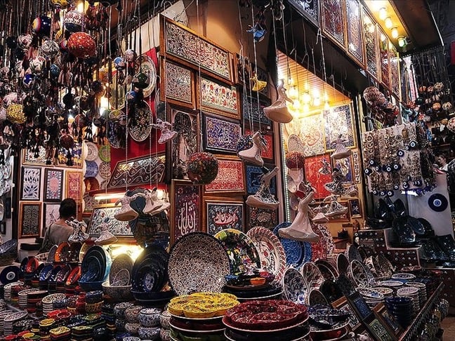 Turistlerin hediyelik eşyaya ilgisi rekor kırdı
