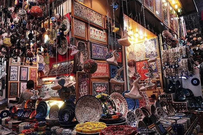 Turistlerin hediyelik eşyaya ilgisi rekor kırdı