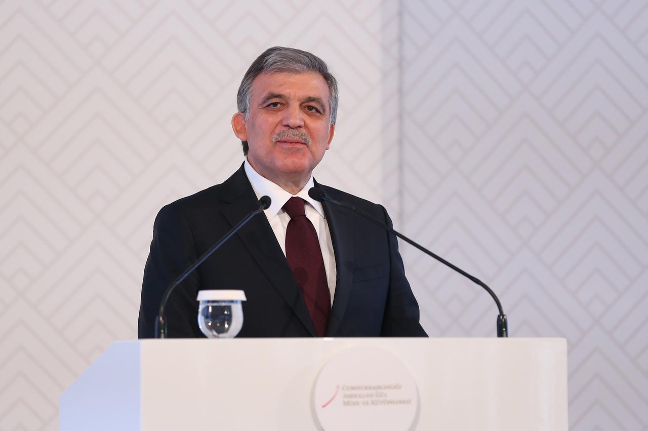 Abdullah Gül şiir ile yolsuzluğu bir tuttu