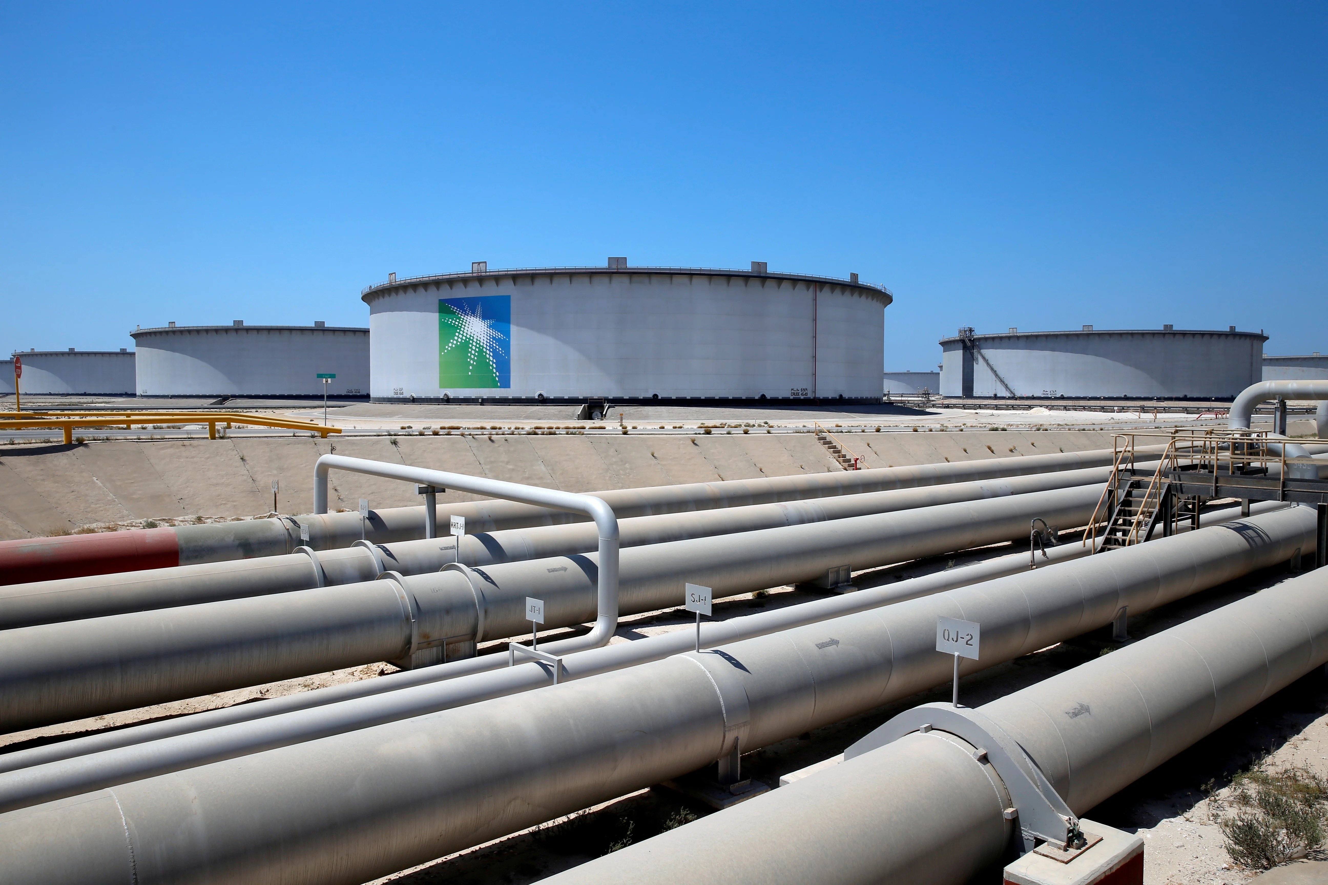 Saudi Aramco Slashes Asian Oil Prices