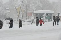 İstanbul'da eğitime kar engeli: Okullar tatil edildi 