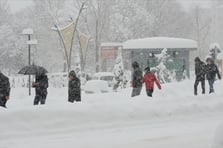İstanbul'da eğitime kar engeli: Okullar tatil edildi 