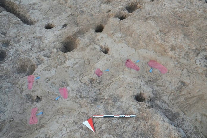 Hatay'da 7 bin 200 yıllık insan ayak izleri bulundu