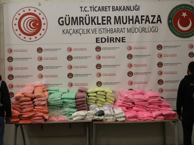 Gümrük Muhafaza ekiplerinden zehir tacirlerine büyük darbe