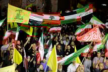 İran'da halk İsrail'e saldırılar sonucu meydanlarda sevinç gösterileri yaptı