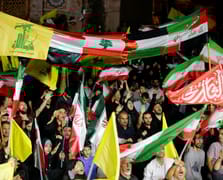 İran'da halk İsrail'e saldırılar sonucu meydanlarda sevinç gösterileri yaptı