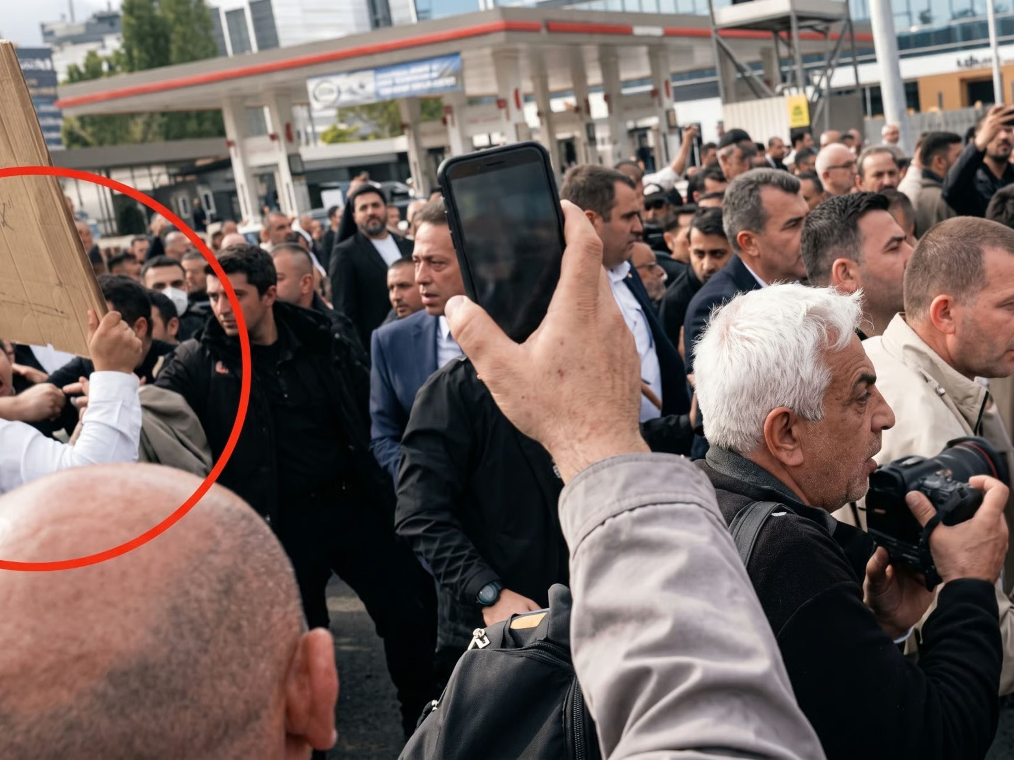 Ali Mahir Başarır'dan CNN Türk muhabirine saldırı