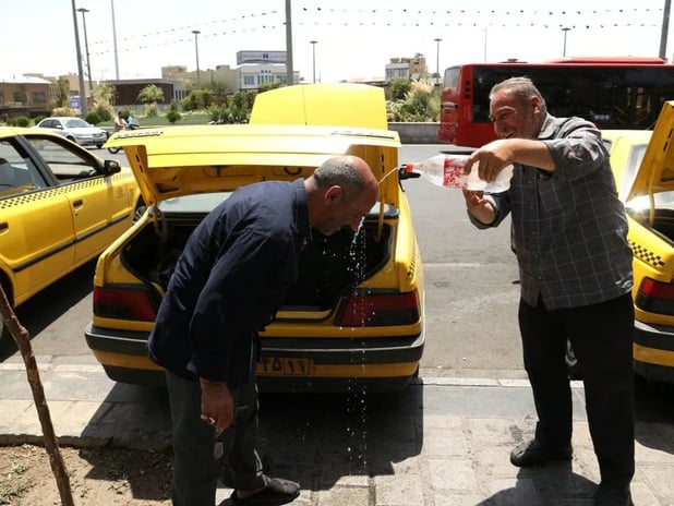 İran'da aşırı sıcaklar kamu kurumlarını tatil ettirdi