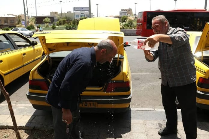 İran'da aşırı sıcaklar kamu kurumlarını tatil ettirdi