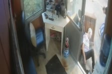 Kalp krizi geçiren arkadaşına müdahale ederken kendisi de kalp krizi geçirdi