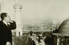 Tarihte Bugün: Türkçe ezan zorunluluğu kaldırıldı